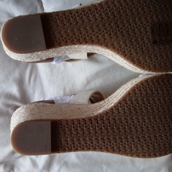 "New" Michael Kors Prue Wedges - Picture 4 of 10